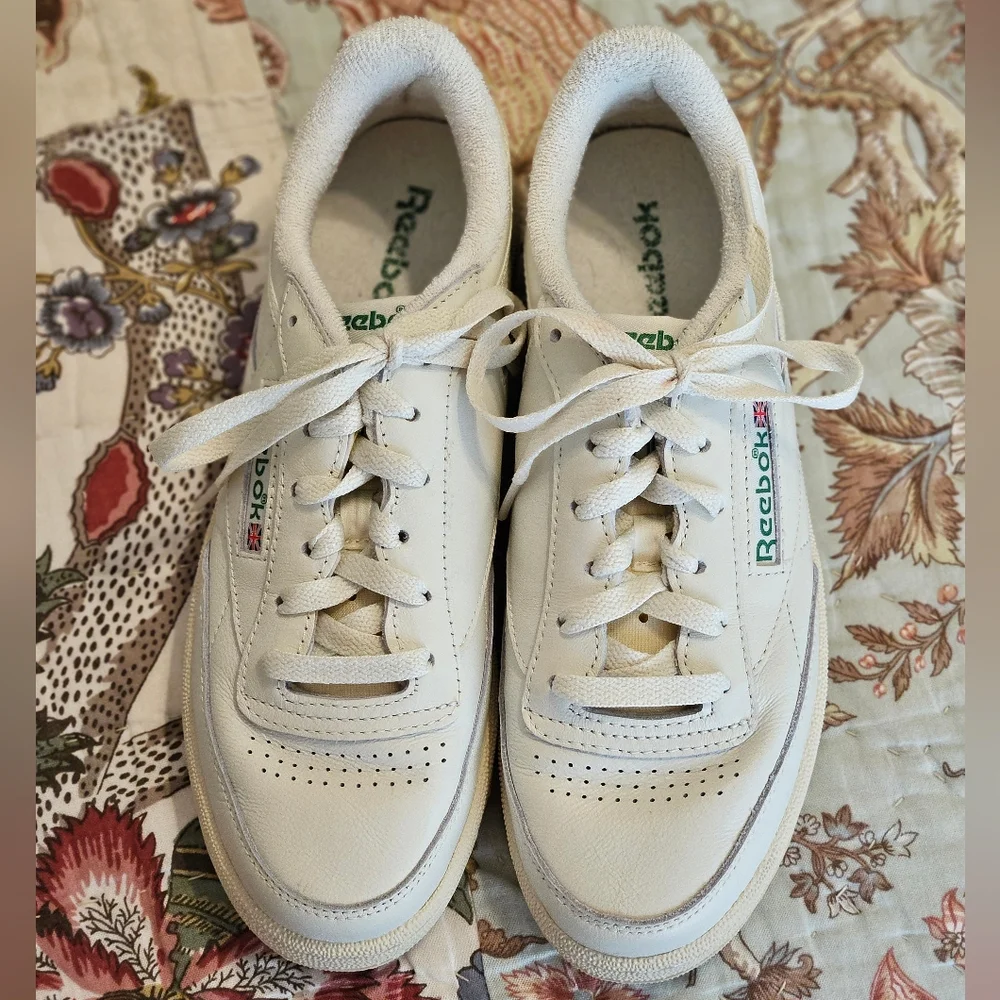 Reebok White and Green Sneakers - Picture 12 of 12